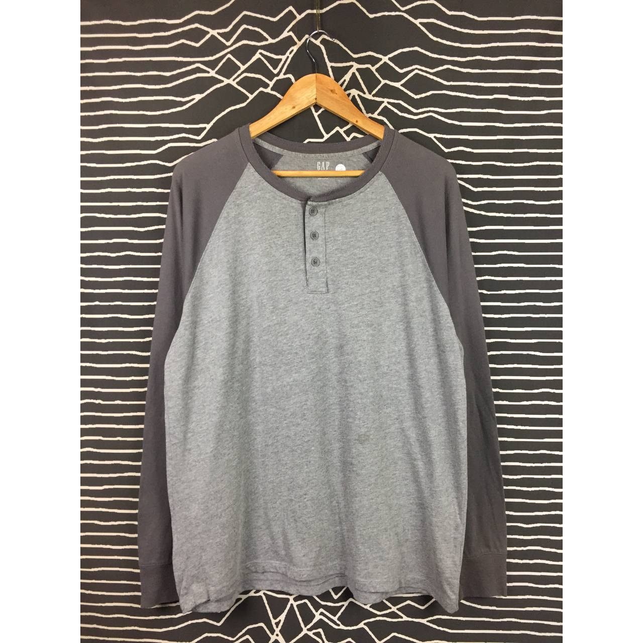 Gap Everyday Casual Henley Neck Raglan Tee in Grey, Men's (Size Large)
