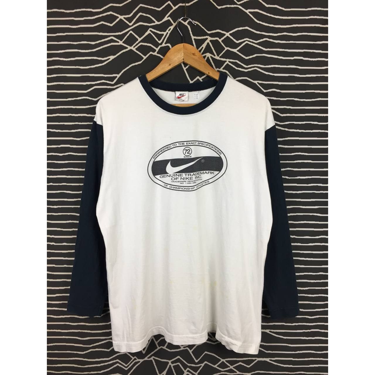 VTG Nike Swoosh Center Logo Raglan Long Sleeve Tee in White, Men's (Size Large)