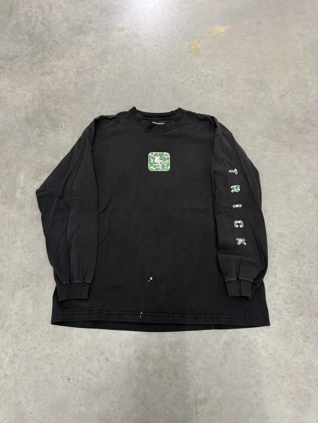 Vintage 2000s No Boundaries Snowboarding Long Sleeve Faded Shirt 1XL in Black, Men's
