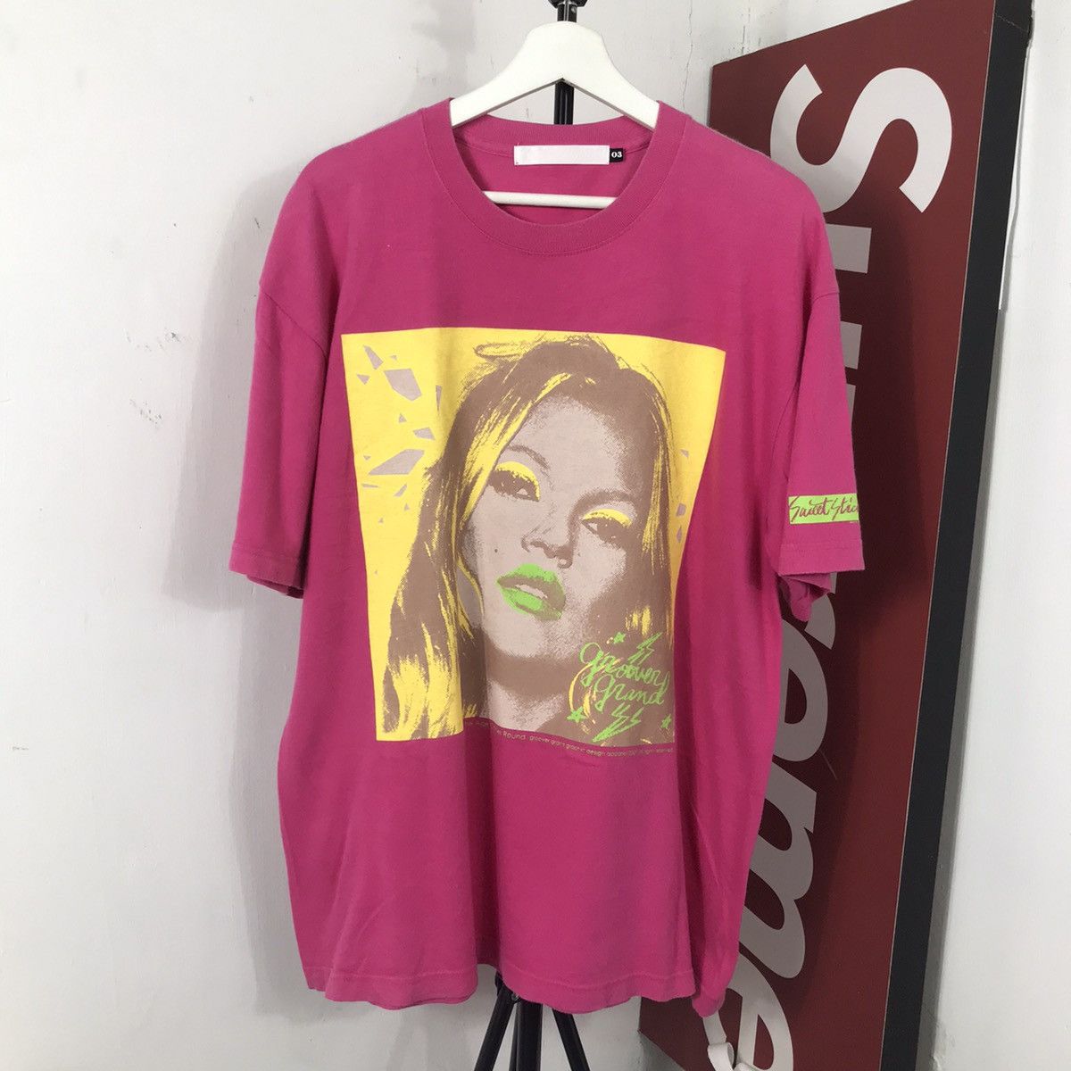 Beauty Beast Japanese Groove Grand Kate Moss Revolver Phototee in Red, Men's (Size Large)