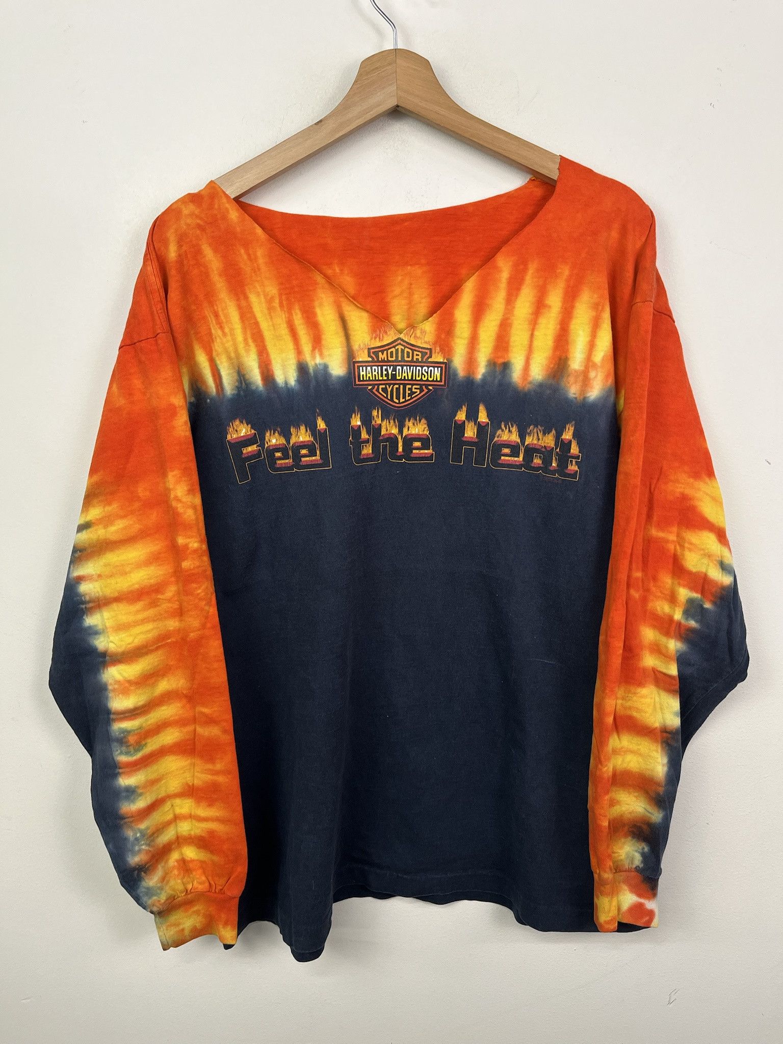 Vintage Y2K Tee Single Stitch Harley Davidson Feel The Heat Longsleeve Tee Shirt Cut Neck Size XL in White