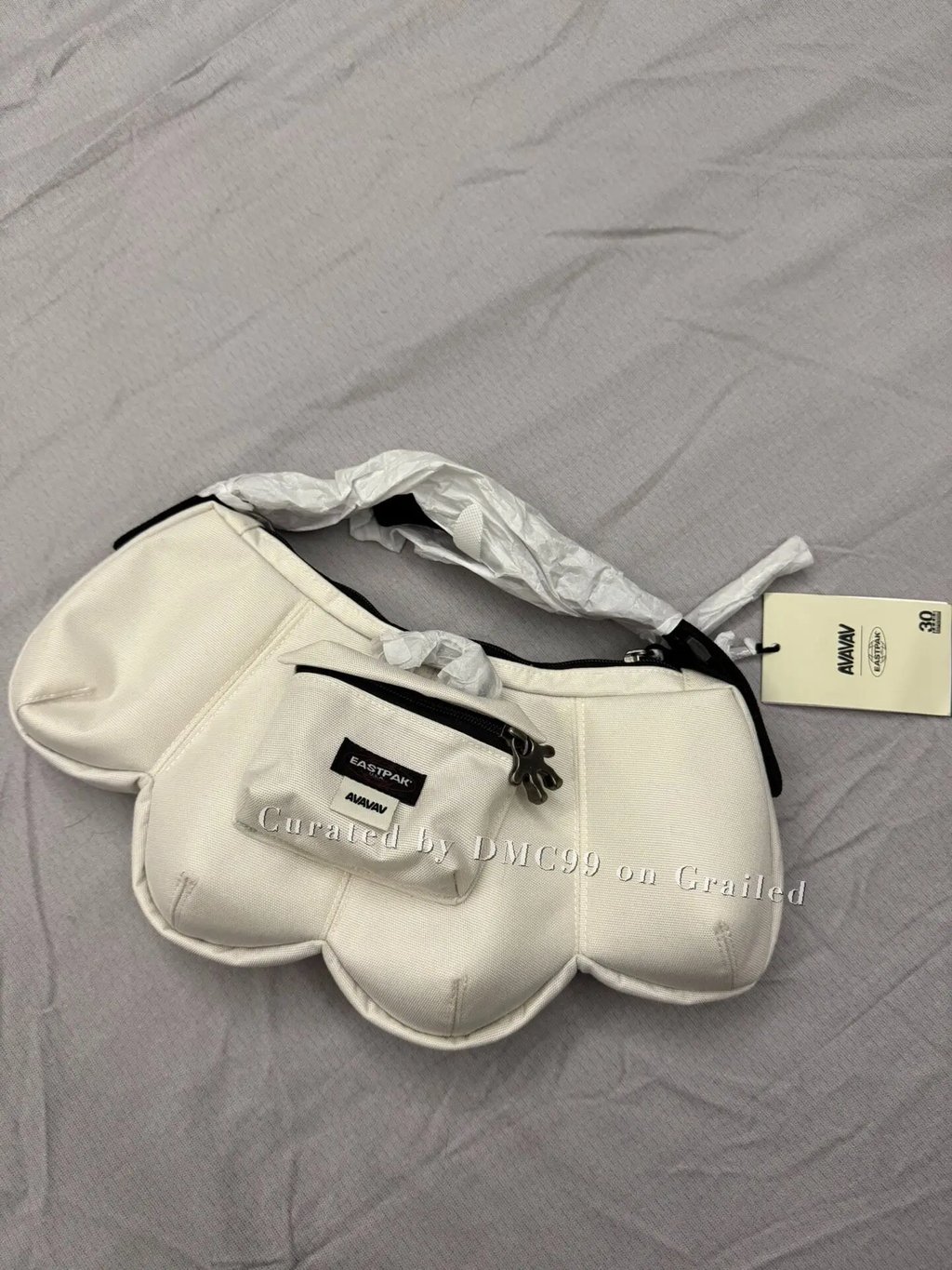 Avavav Eastpak Collaboration Hand Shoulder Bag in White, Women's