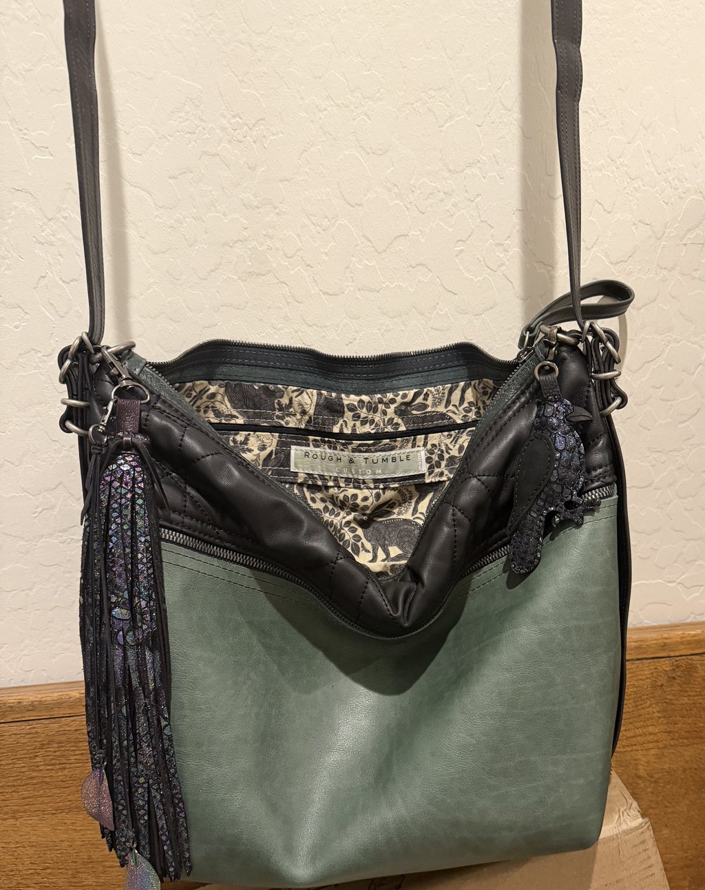 Custom Single Zip Hobo Large 