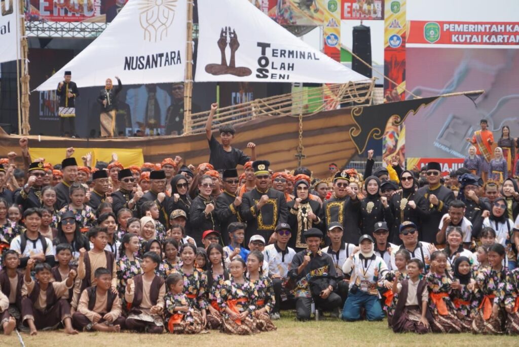 800 Penari Meriahkan Pembukaan Erau Adat Kutai Pelas Benua 2024 800 Penari Meriahkan Pembukaan Erau Adat Kutai Pelas Benua 2024 benuanta
