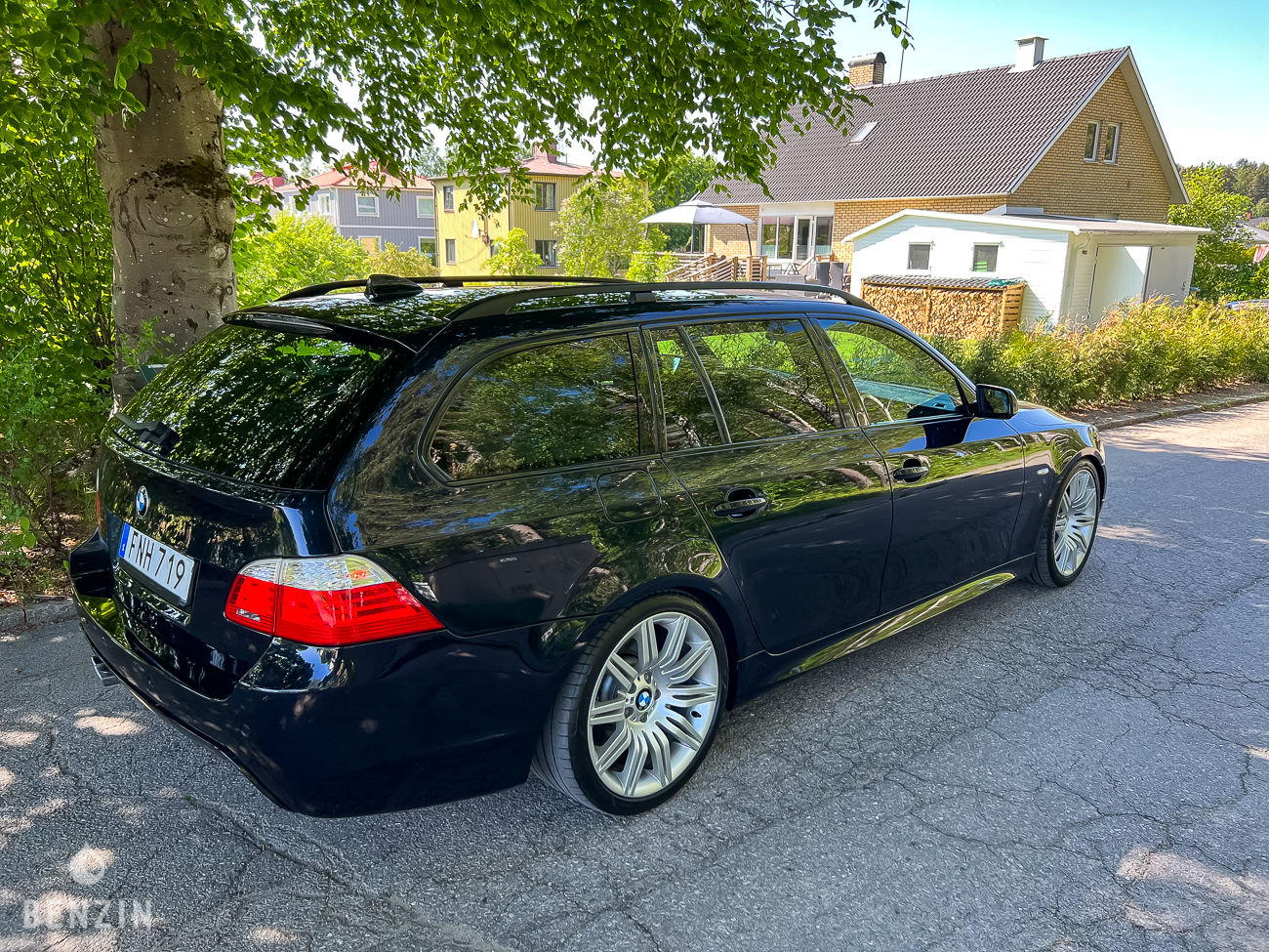 Benzin - BMW 550i e61 - 2007