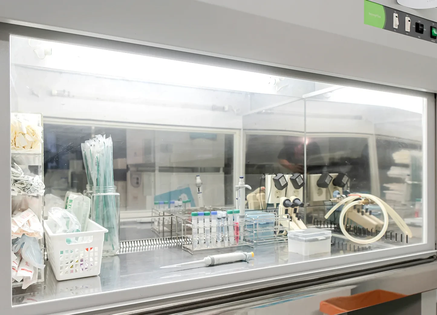 Cell Matrix Lab clean bench