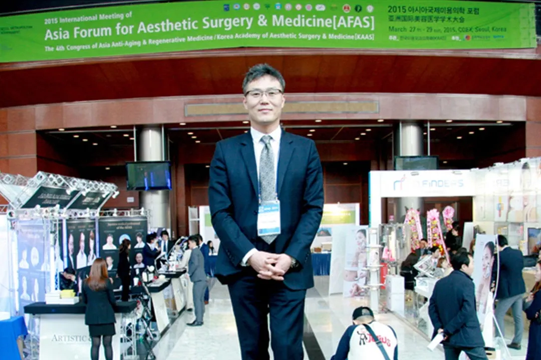 2015 亞洲國際美容醫學論壇（AFAS）主持與演講：以射頻輔助抽脂進行臉部輪廓雕塑 - 學術活動 2 - TheLINE 整形外科