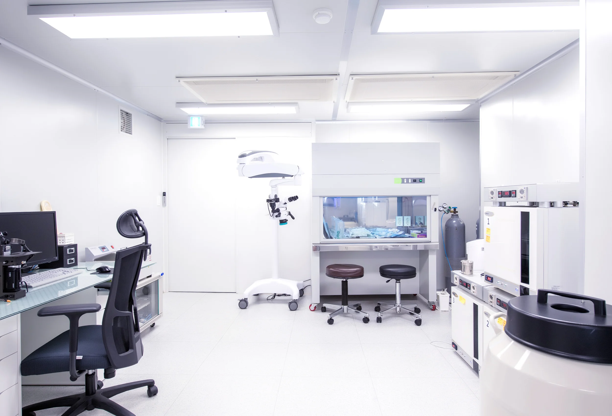 더라인 5층 Cell Matrix Lab 연구소 내부 - 더라인성형외과