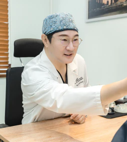 풍부한 임상경험과 노하우 - 더라인성형외과