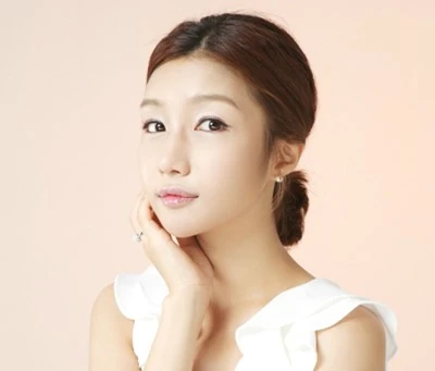 '각진턱' 광대-사각턱 축소…'뼈 깎는' 부담 줄인 수술법은 - 1 - 더라인성형외과