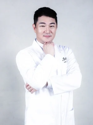 코성형, 면밀한 성형외과 진단 통한 보형물 선택이 재수술 막는다 - 1 - 더라인성형외과