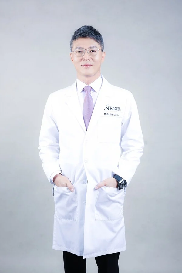 무릎 관절염 치료, 자가골수 줄기세포 치료 가능해 [조재호 원장 칼럼] - 1 - 더라인성형외과