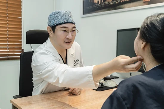 [칼럼] 안면거상, 딥플레인 안면거상술로 효과와 만족도 높이려면 - 1 - 더라인성형외과