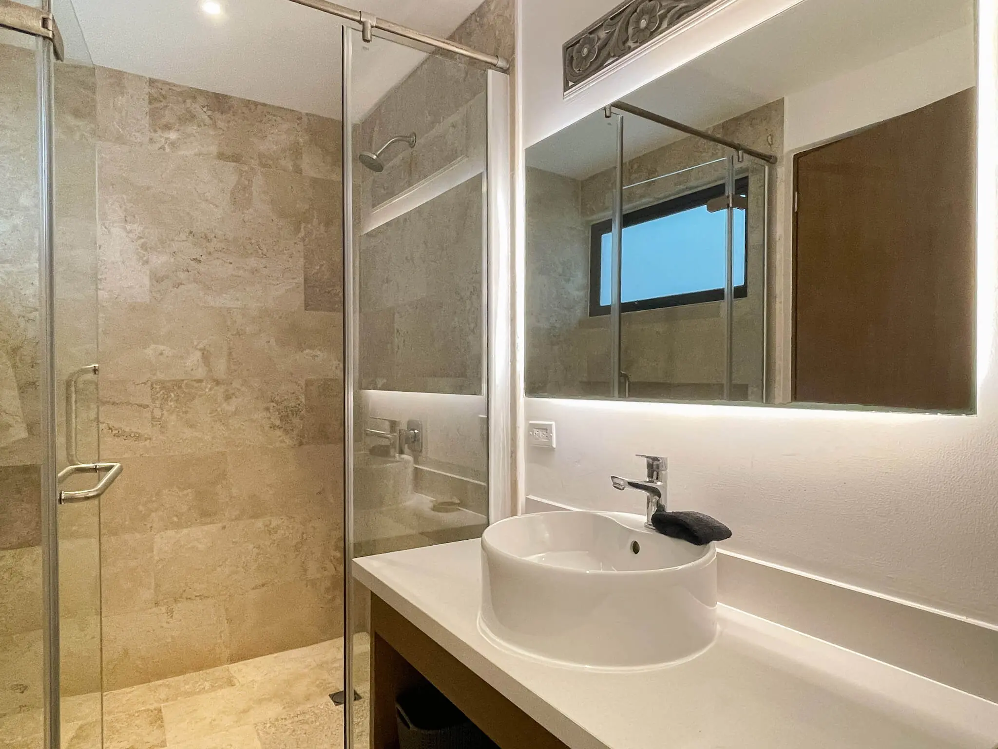 2 Bed Lock-Off Turnkey Building with Resort Style Amenities | Rooflia