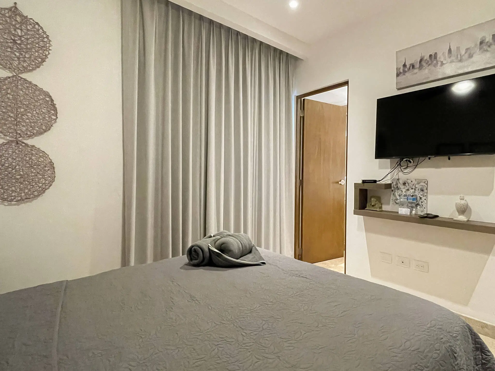 2 Bed Lock-Off Turnkey Building with Resort Style Amenities | Rooflia
