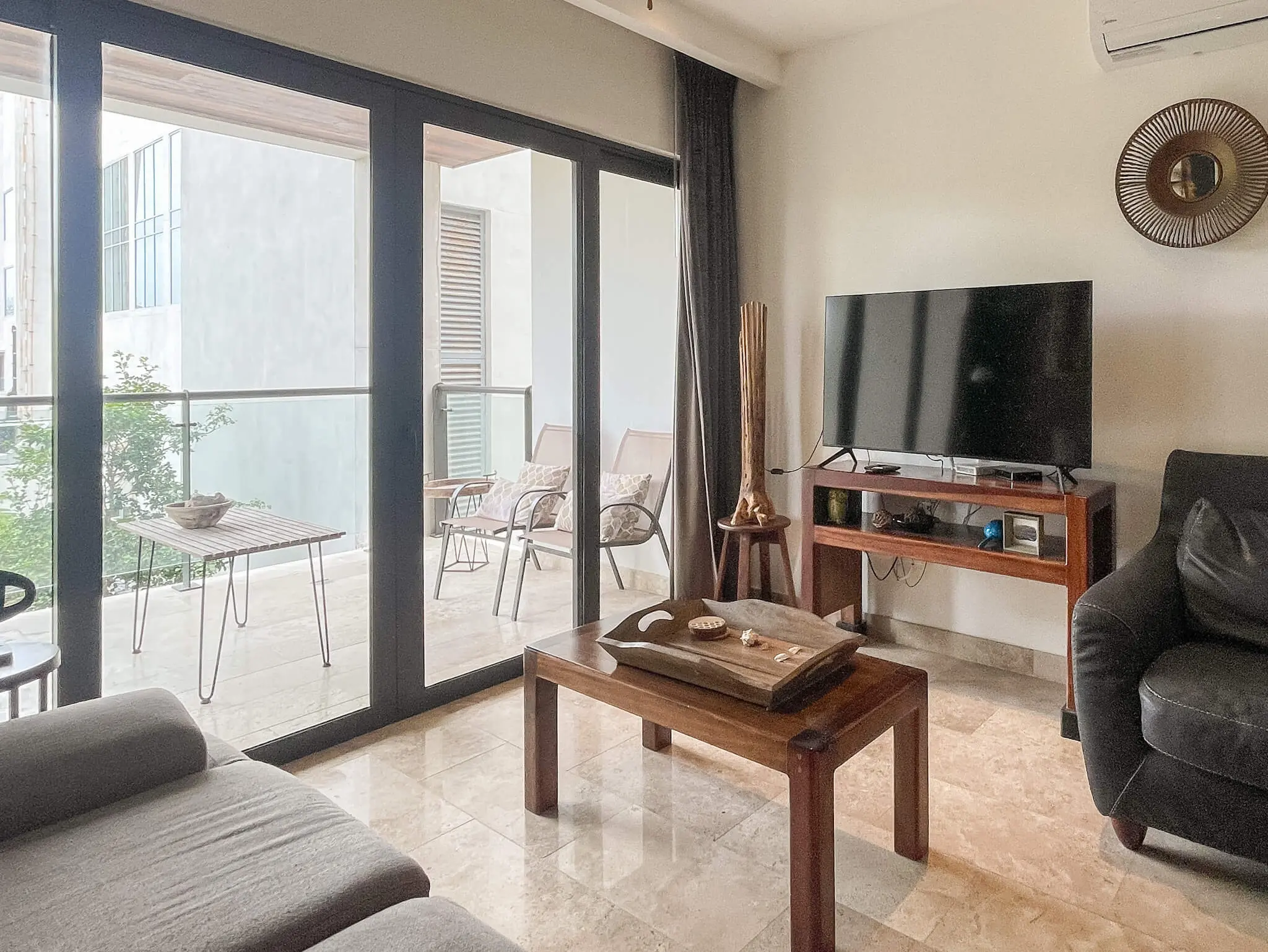 2 Bed Lock-Off Turnkey Building with Resort Style Amenities | Rooflia