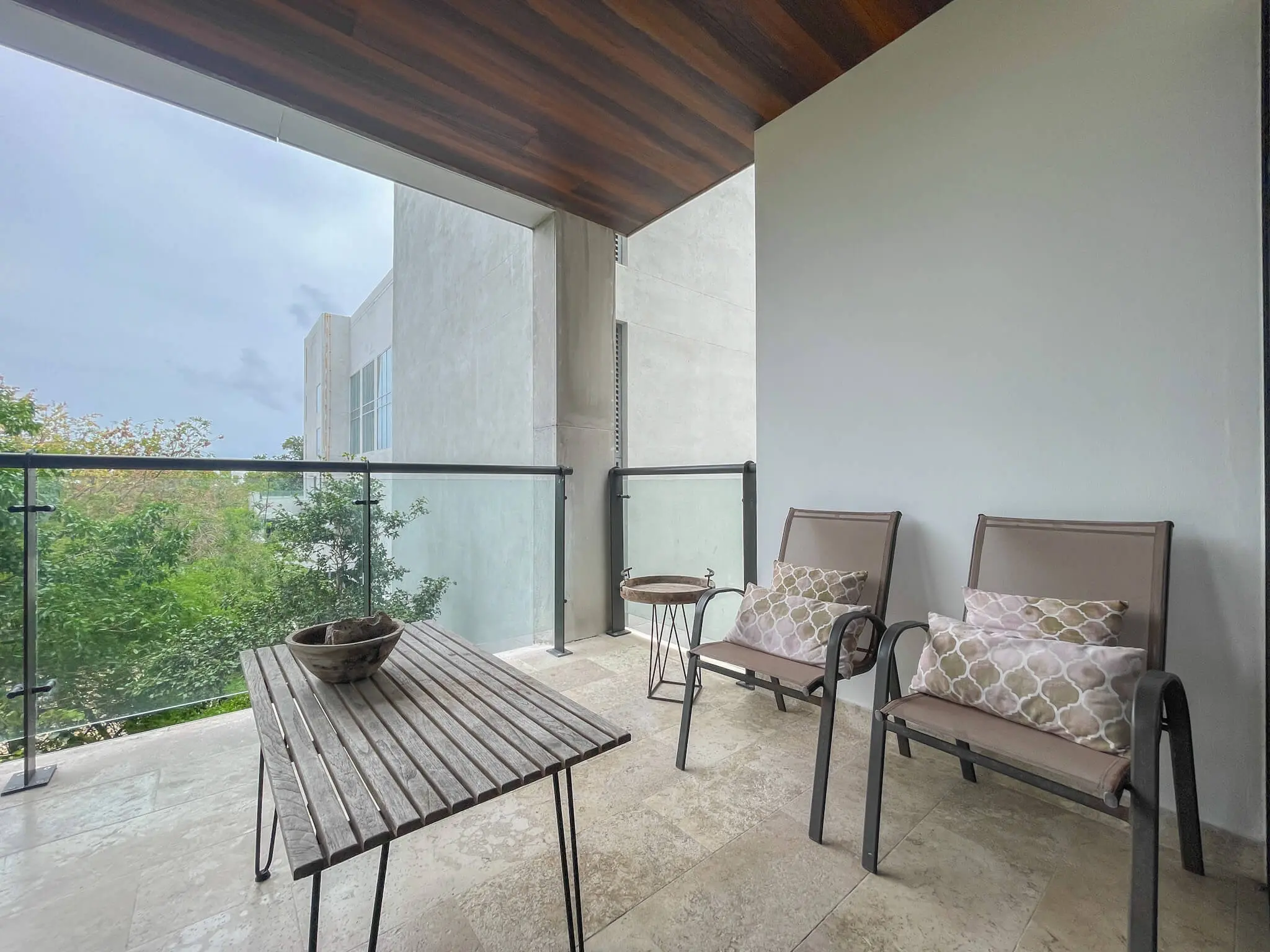 2 Bed Lock-Off Turnkey Building with Resort Style Amenities | Rooflia