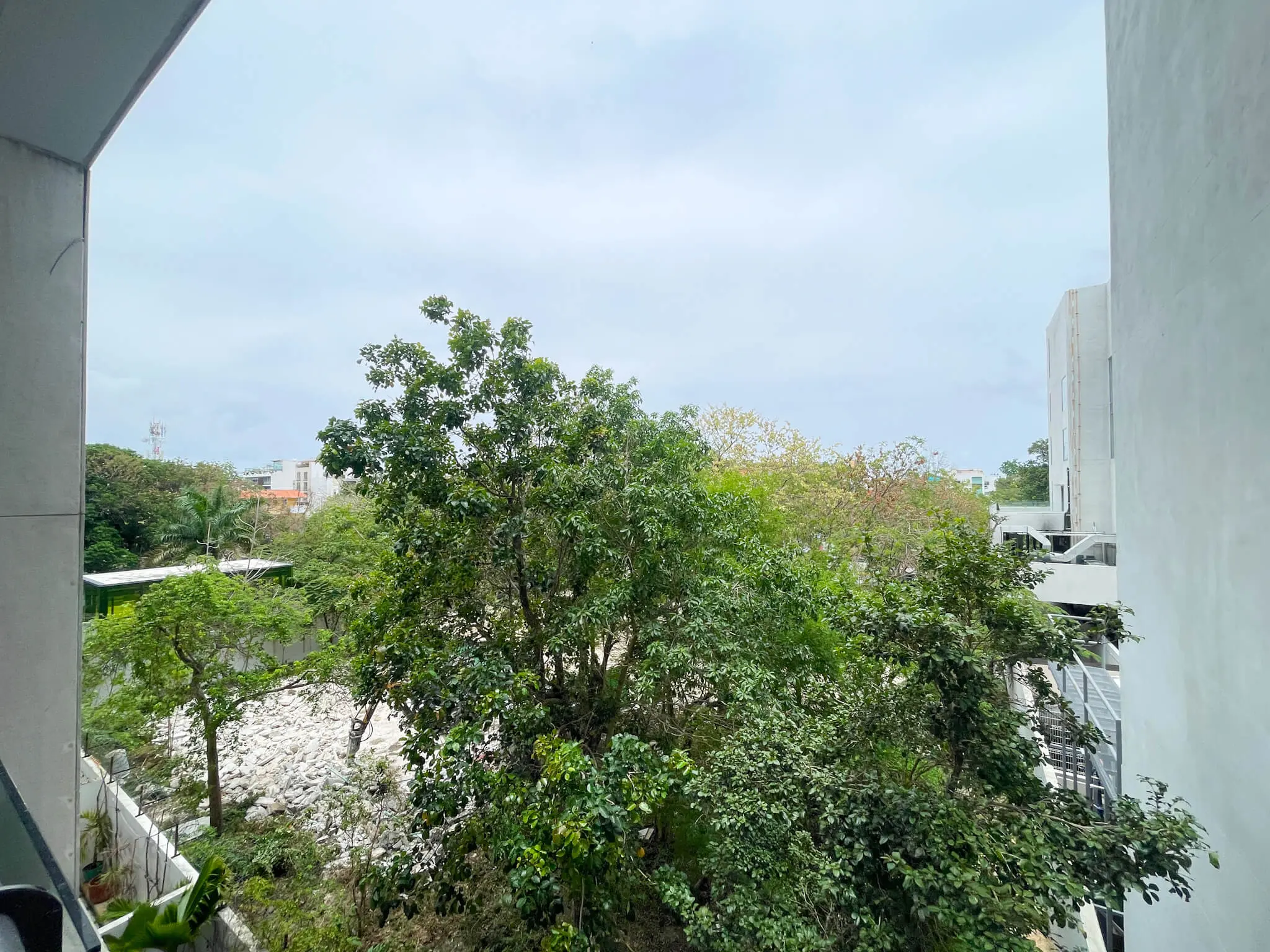 2 Bed Lock-Off Turnkey Building with Resort Style Amenities | Rooflia