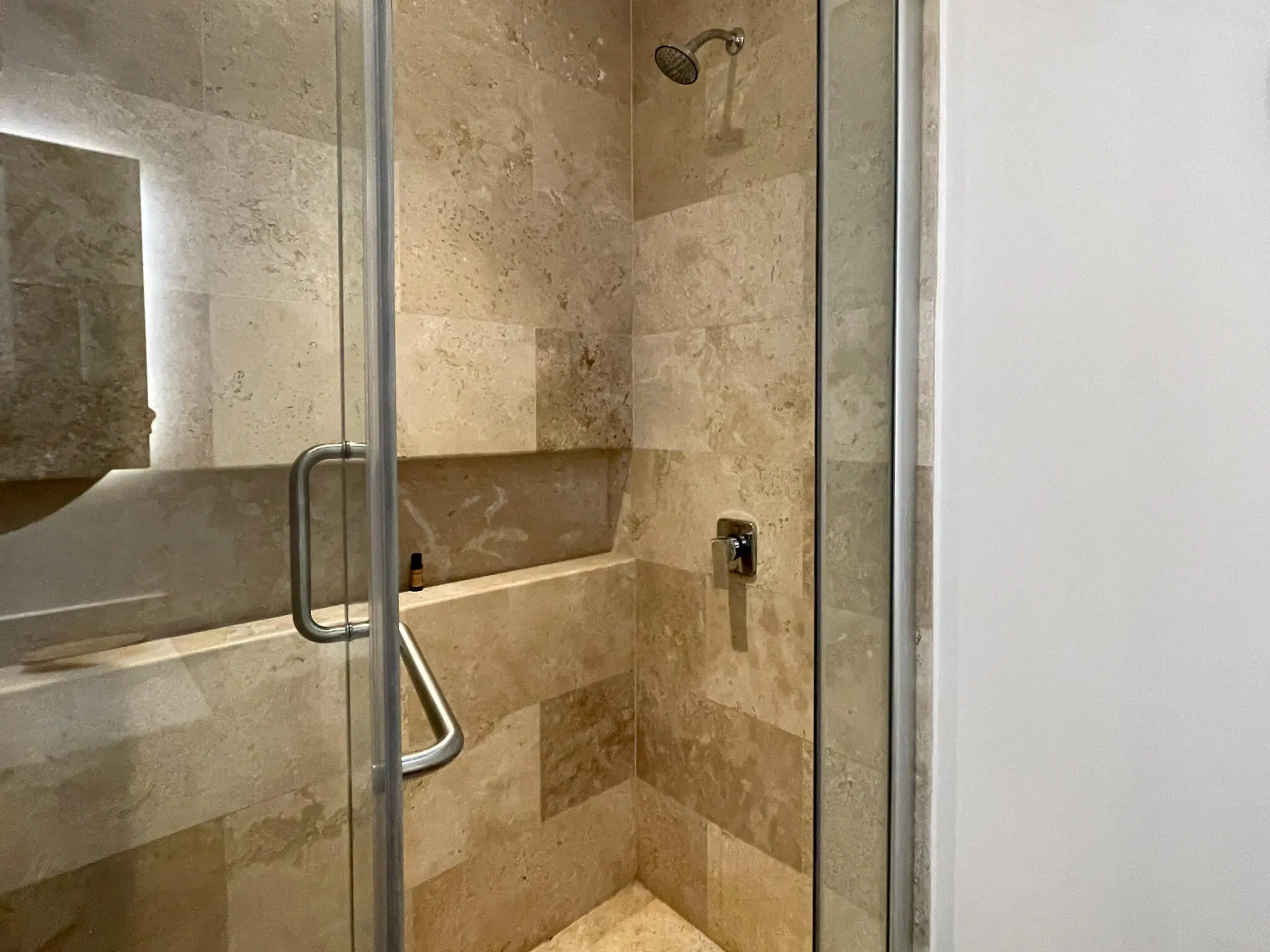 2 Bed Lock-Off Turnkey Building with Resort Style Amenities | Rooflia