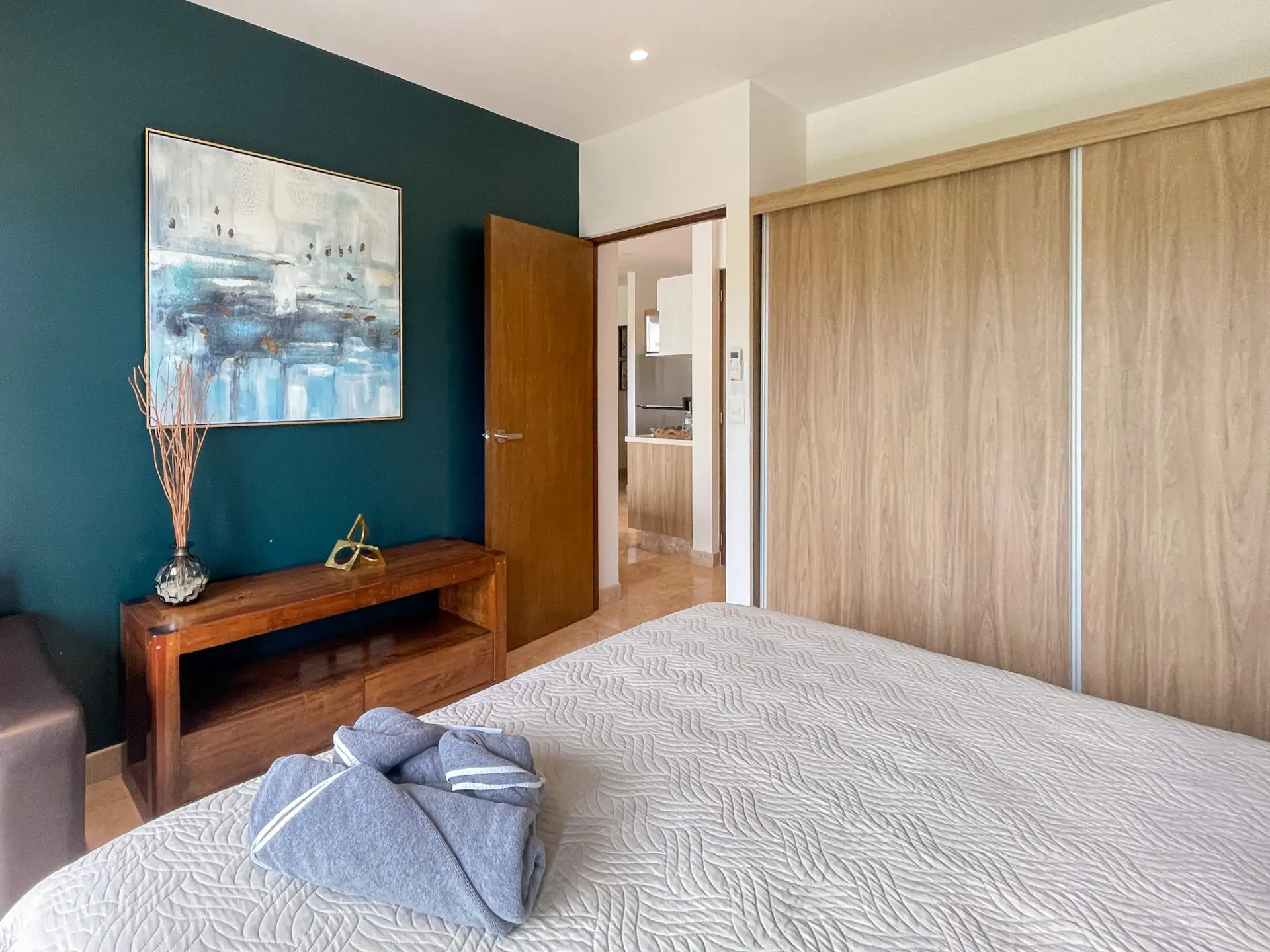 2 Bed Lock-Off Turnkey Building with Resort Style Amenities | Rooflia