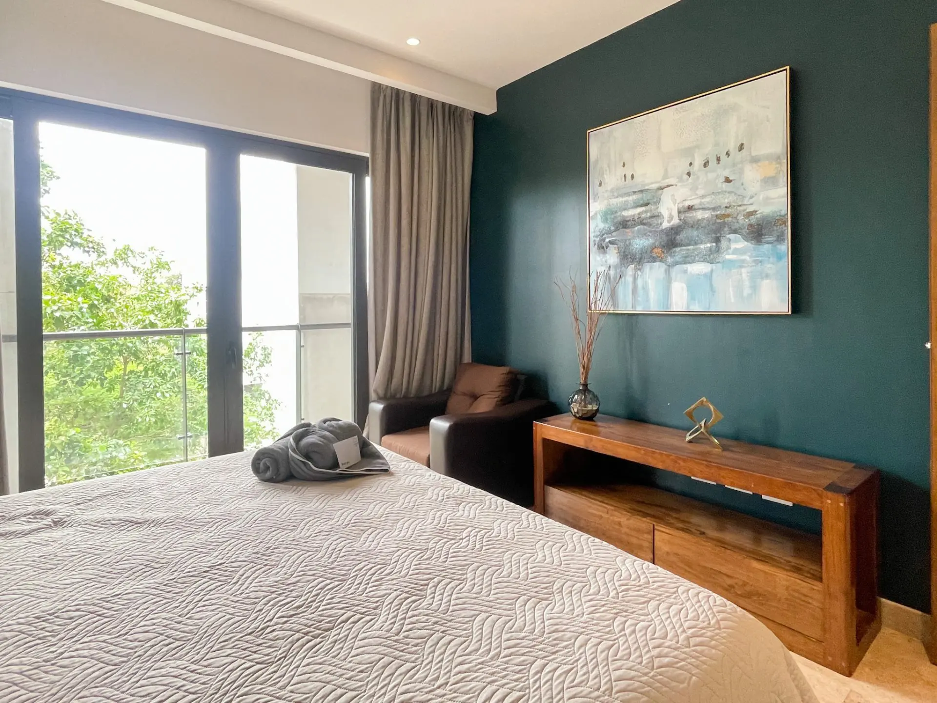 2 Bed Lock-Off Turnkey Building with Resort Style Amenities | Rooflia