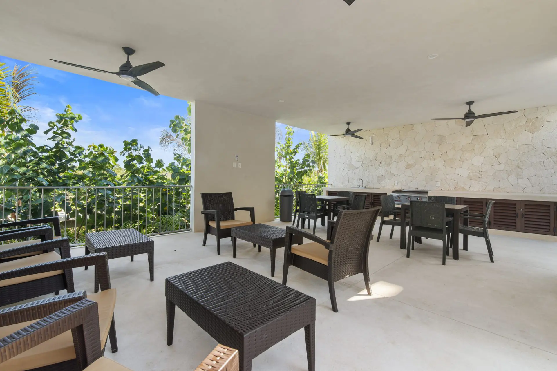 Santamar, Ocean View Rooftop, 2 Bed Lock off, Walk to Beach | Rooflia