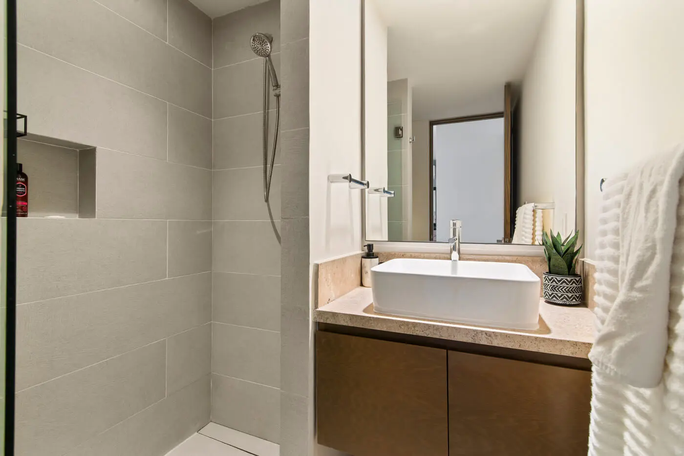 Best Ocean View, Turnkey 2 Bed Santamar, Private Beach Club | Rooflia