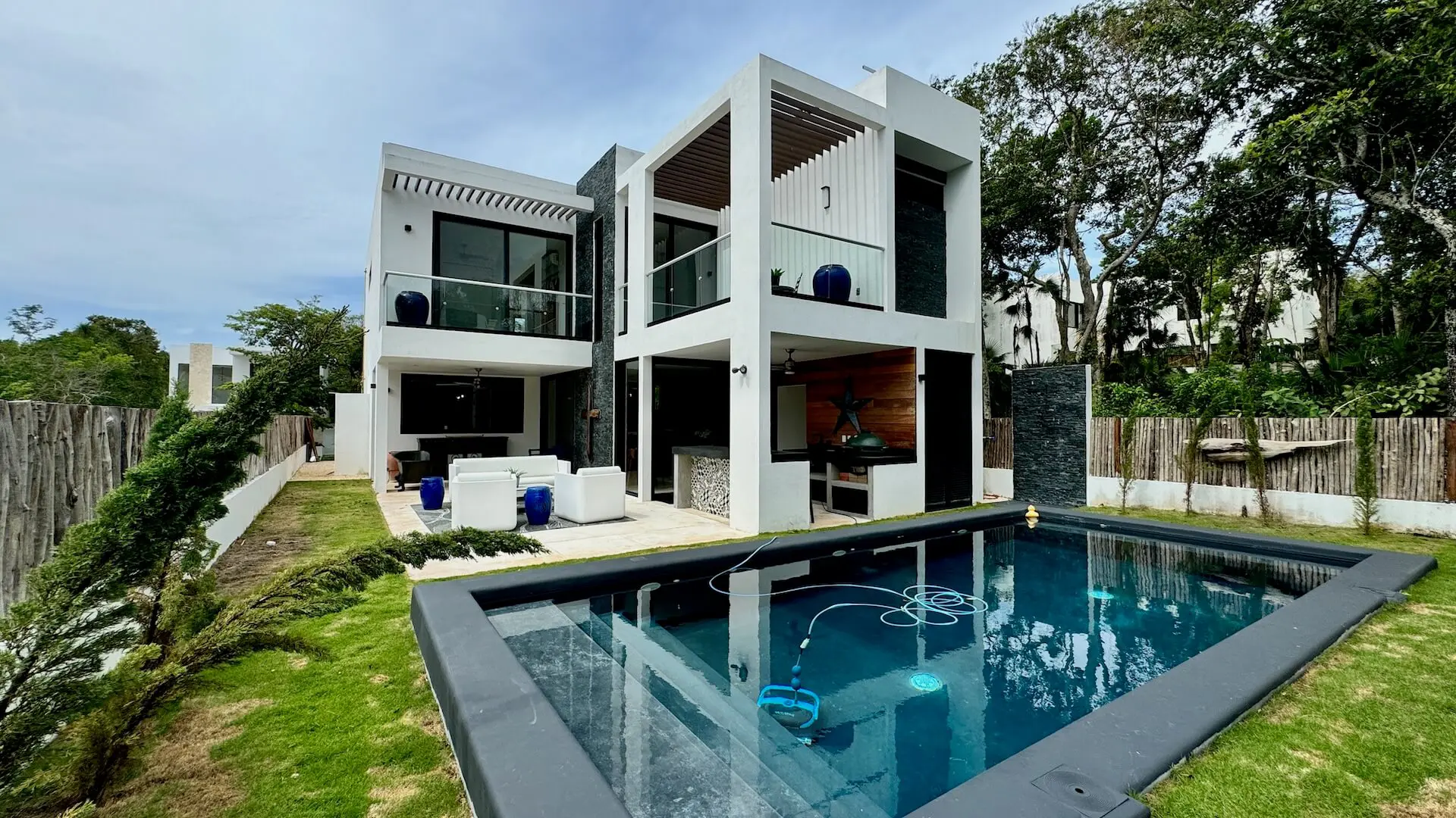 4 Beds 3 Baths  House For Sale In Akumal