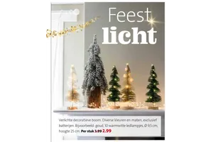 verlichte decoratieve boom