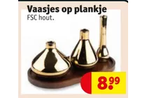 vaasjes op plankje