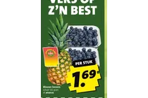 blauwe bessen en ananas