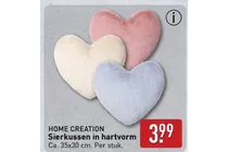 sierkussen in hartvorm