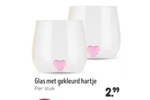 glas met gekleurd hartje