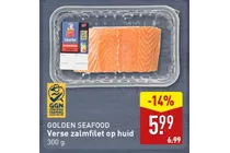 verse zalmfilet op huid