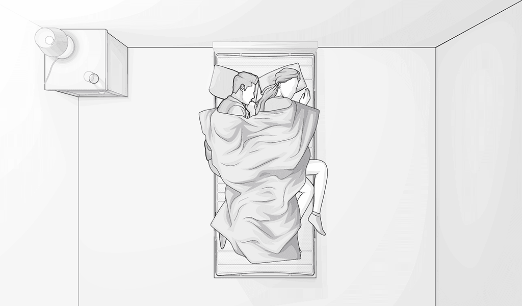 Illustration: Ein Paar liegt zu zweit in einem schmalen Bett.