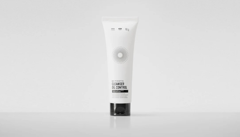 Produto de skincare Cleanser Oil Control da Beyoung.