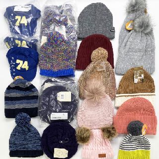 Assorted Hats, Scarves & Gloves, 600 Pieces, New Condition, Est. Original Retail €12,000, Tanna, DE