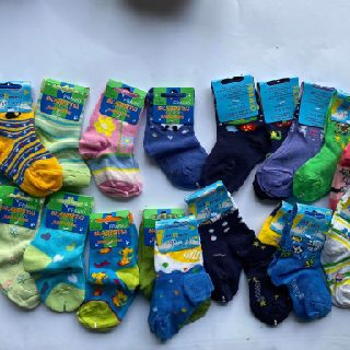 Assorted Children's Socks, 1,000 Pairs, New Condition, Est. Original Retail €5,000, Radviliskis, LT