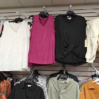 Women's Dresses, Tops & More, 1,000 Units, Like New Condition, Est. Original Retail $50,000, Los Angeles, CA