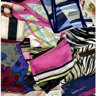 Women's Scarves & Hue Pantyhose, 146 Units, New Condition, Est. Original Retail $5,000, Dallas, TX