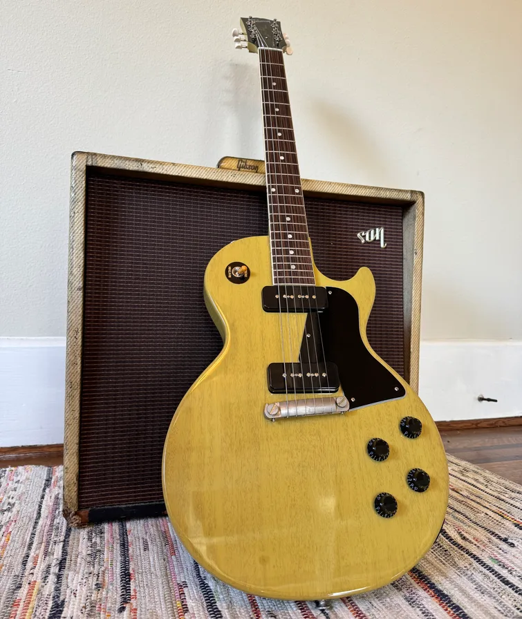 Les Paul Special leaning against a vintage Gibson amp