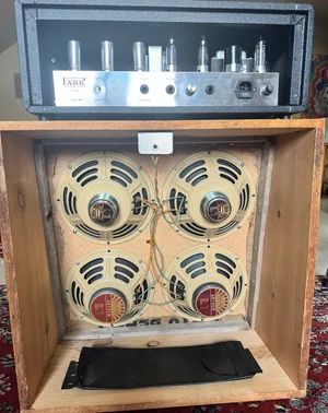 Open back of the Pogreba 4x10 cabinet with a Park 18-watt head on top