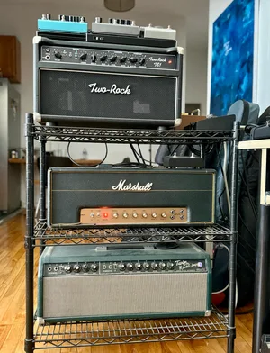 Amps in studio setup: Two-Rock TS1, Marshall 68 50W Plexi.
