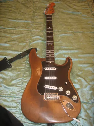 Fender Strat '62 reissue.