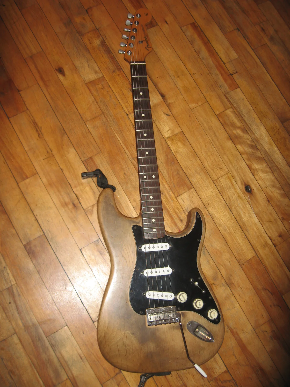 Fender Strat '62 reissue.
