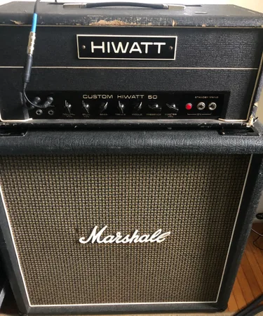 Hiwatt Custom 50 on Marshall cab