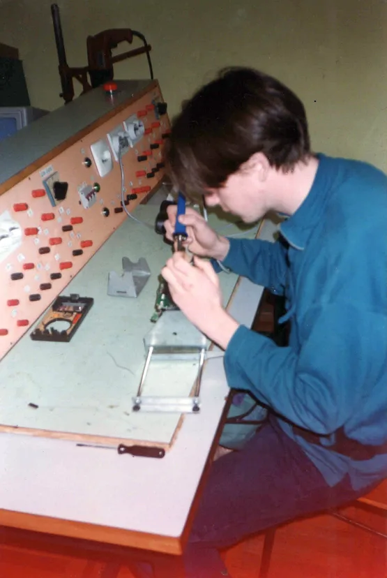 Zvonch Fixing High School Digital Multimeter 1997