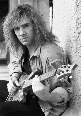 Dann Huff playing in Giant