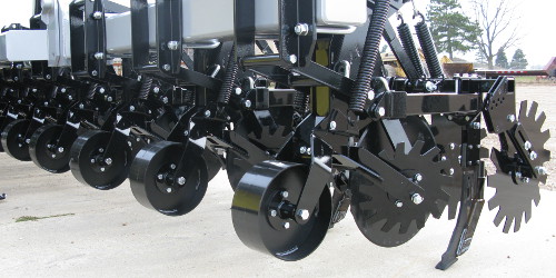 https://storage.googleapis.com/bh-mfg.appspot.com/static/images/strip-till-2.jpg