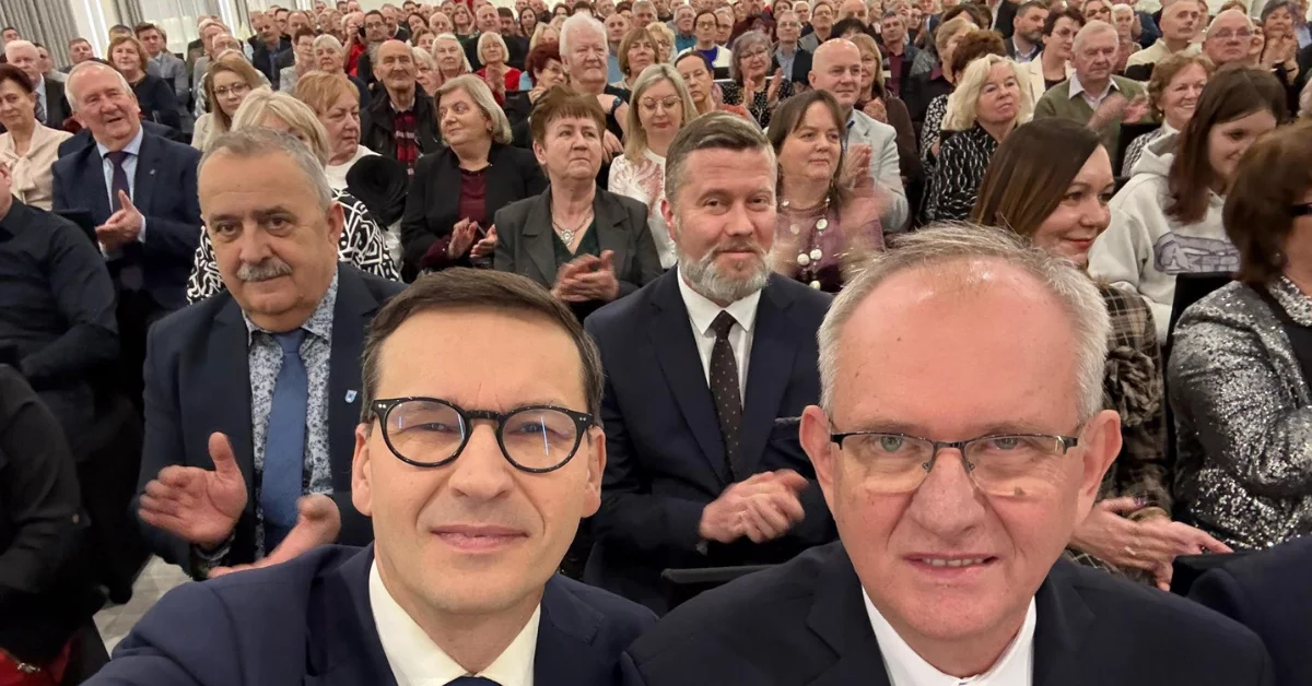 "Polska się nie będzie nikomu kłaniać!" - kolędowanie i krytyka władzy podczas spotkania z Mateuszem Morawieckim